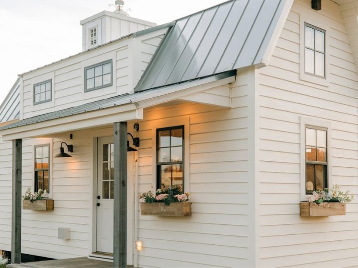 Farmhouse Fresh Captivating Tiny House Exterior Aesthetic Ideas 