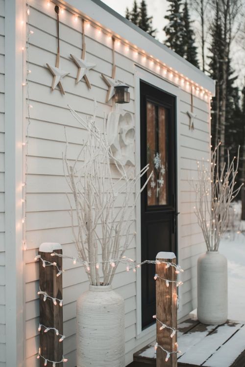 Minimalist Nordic Christmas Look DIY Christmas Tiny Home Exterior Decor Ideas